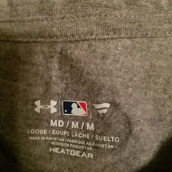 Under Armour size M baseball t-shirt - Picture 3 of 3